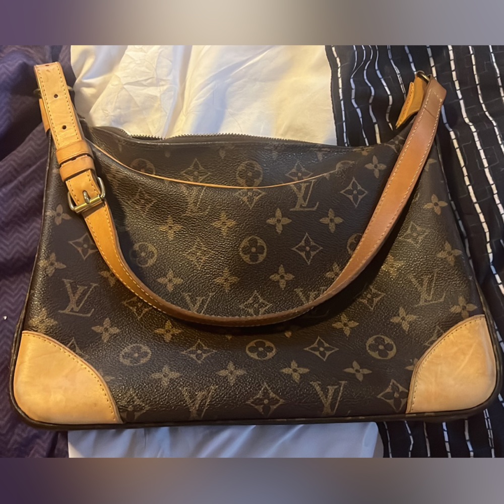 Louis Vuitton hand bag purse